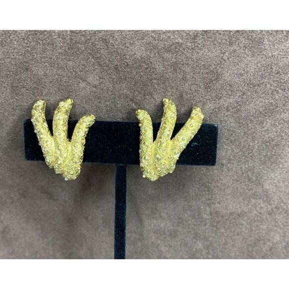 Beautiful Monet Clip Earrings w/ faux Gold wash - Picture 1 of 5